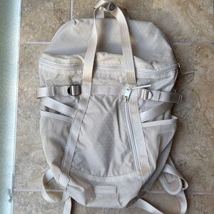 Athleta Excursion Backpack Lightweight Ripstop Abalone Cream Waterbottle Pockets